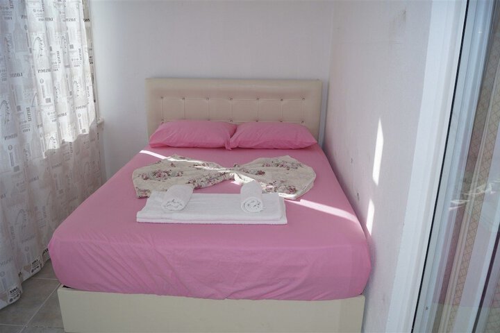 Room 12 of 32