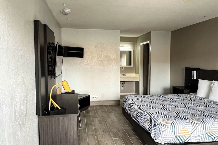 Room 10 of 40