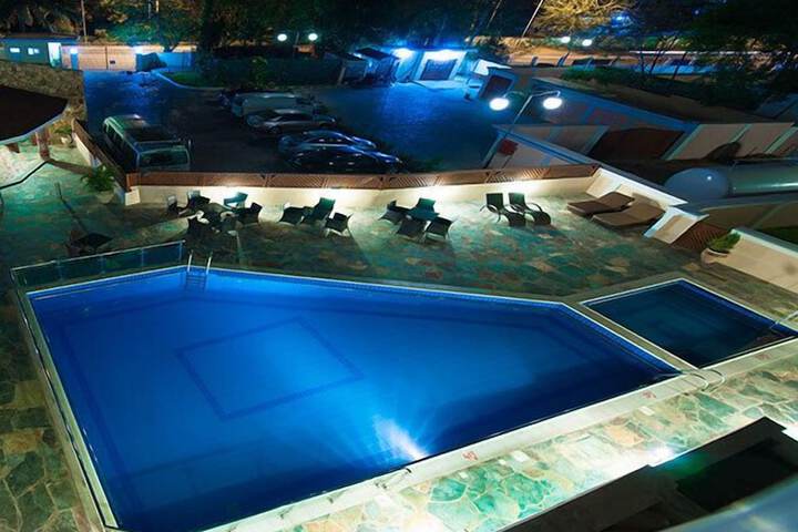 Hotel Pool