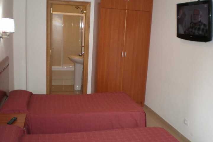 Room 7 of 8