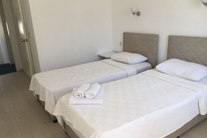 Room 8 of 33
