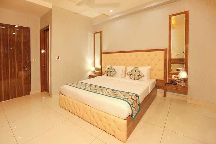 Room 32 of 77