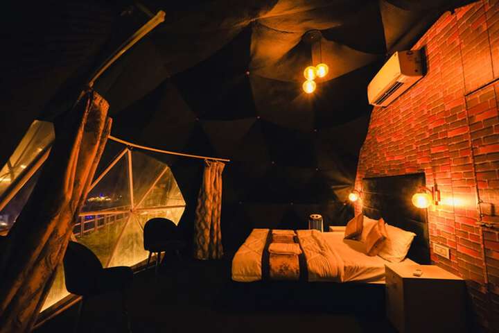 Room 5 of 17