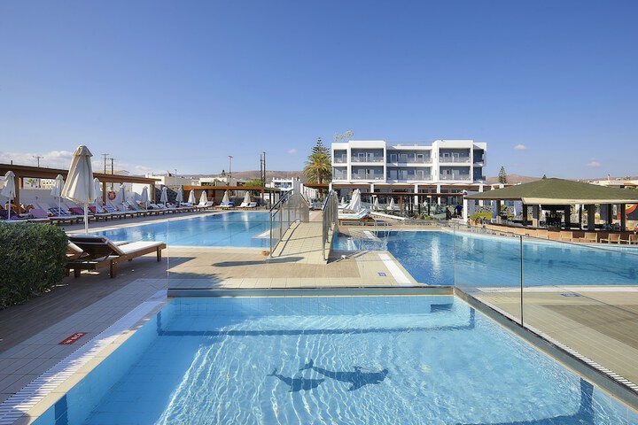 Hotel with Pool