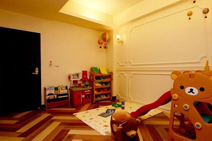 Room 3 of 25