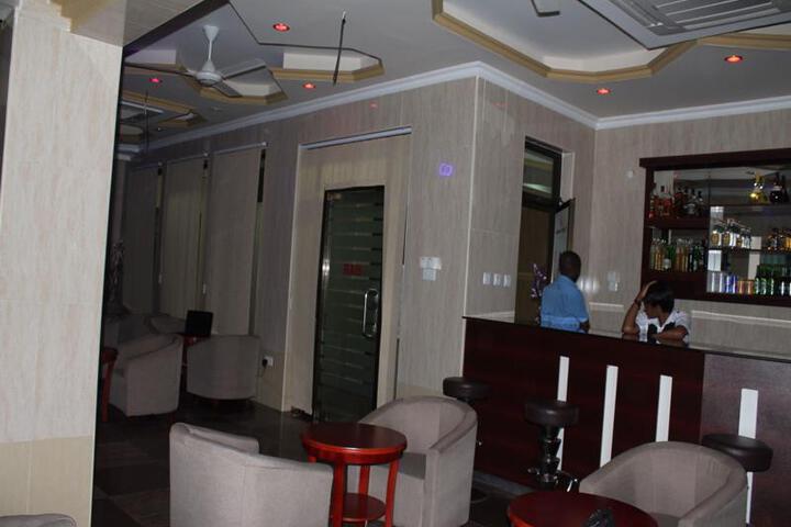 WANYAMA HOTEL KARIAKOO