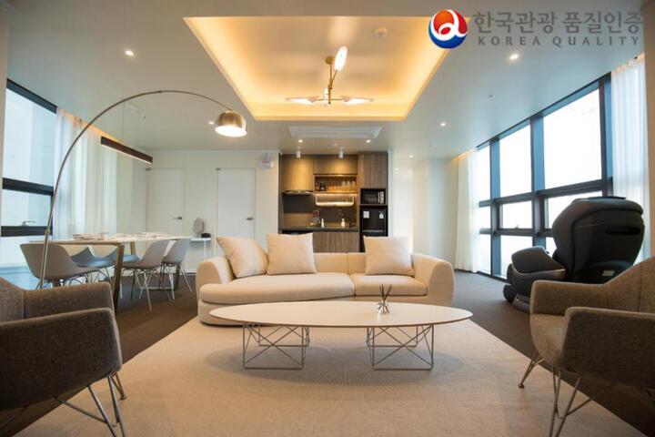 UH Suite Landscape