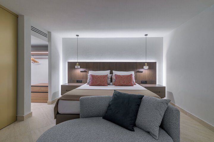 Room 15 of 295