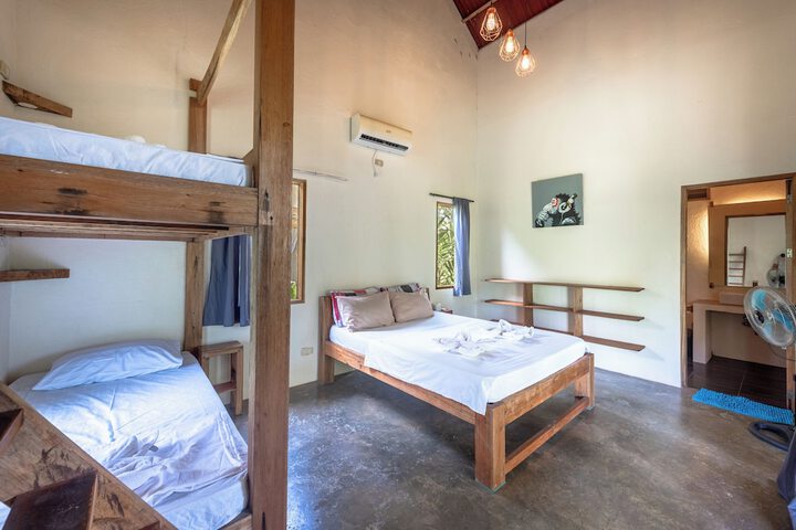 Room 26 of 102