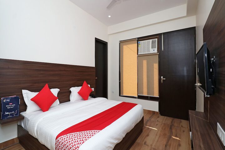 Room 9 of 11