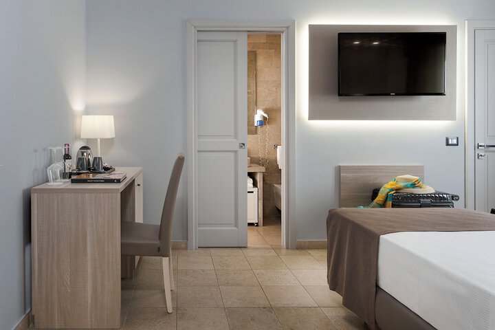 Room 45 of 101