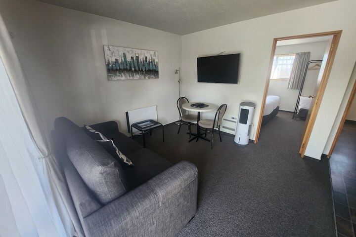 Room 32 of 63