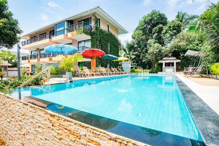 Pool Hotel