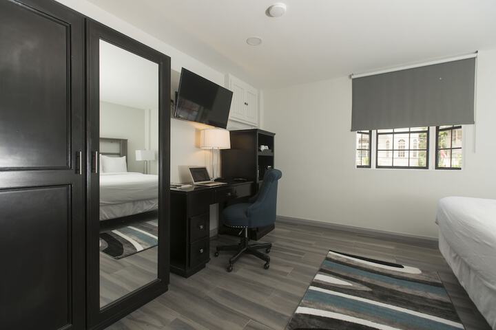 Room 4 of 34