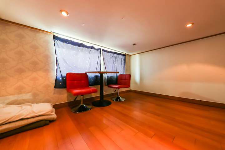 Room 36 of 47
