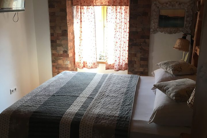 Room 22 of 102