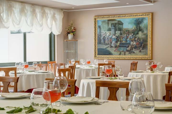 Dining 70 of 94