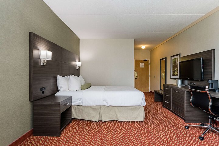 Room 26 of 100