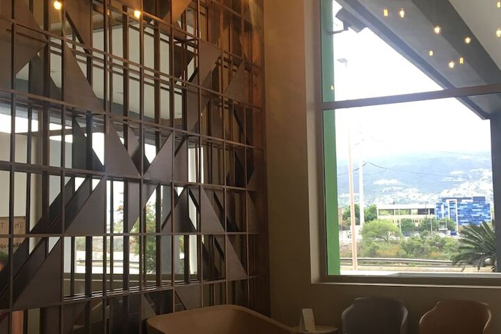Entrance & Lobby
