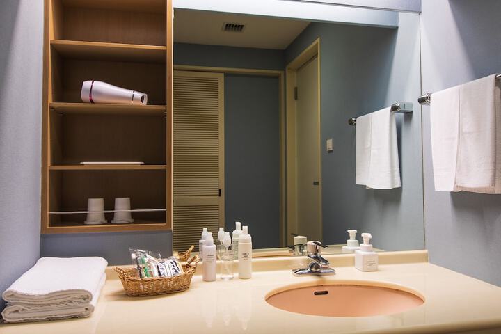 Room 14 of 32