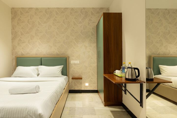 Room 5 of 12
