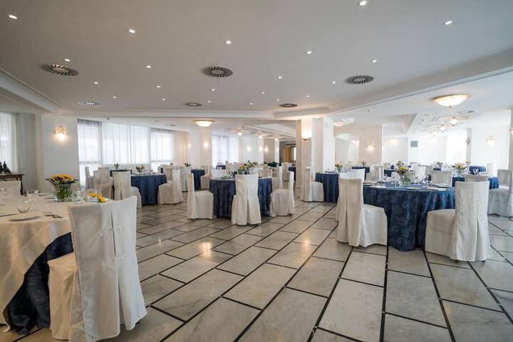 Ballroom/Hall 53 of 60