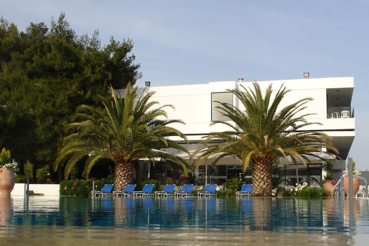 Hotel Pool