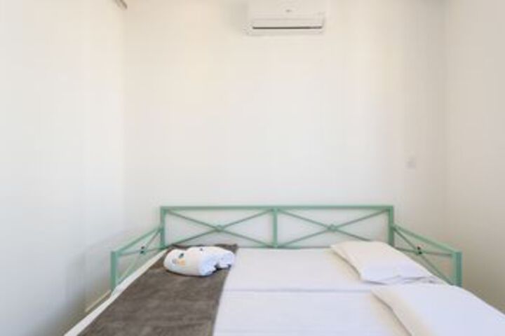 Room 10 of 30