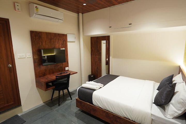 Room 32 of 63