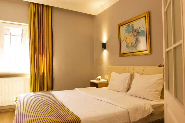 Room 4 of 27