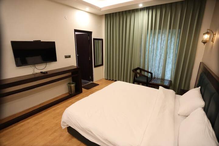 Room 4 of 15