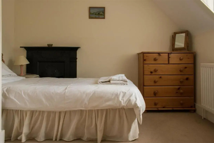 Room 4 of 15