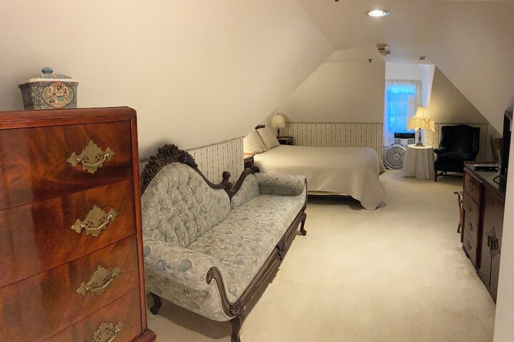 Room 21 of 37