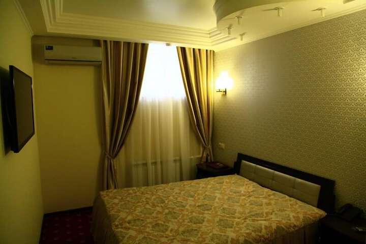 Room 30 of 48