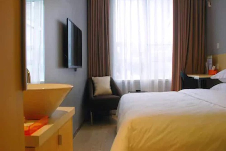 Room 16 of 43