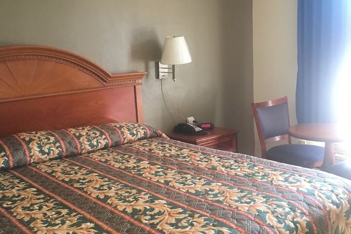 1 King Bed (8 of 12)