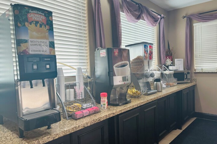 Breakfast/Coffee Service 23 of 44