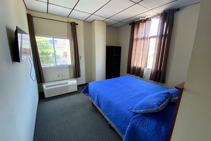Room 10 of 16