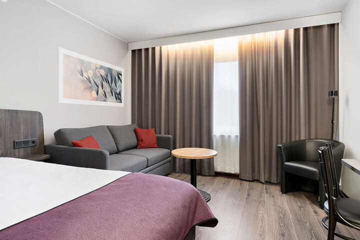 Room 18 of 77
