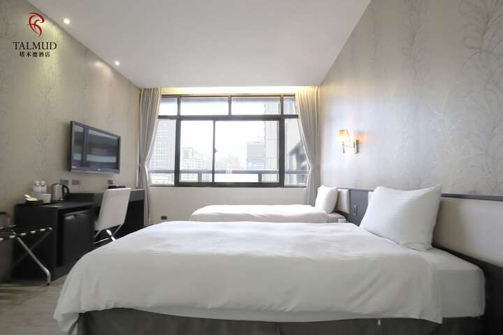 Room 27 of 62
