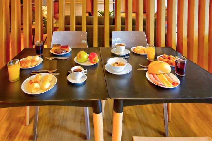 Breakfast/Coffee Service 19 of 24