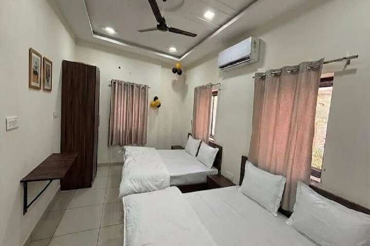 Room 6 of 10
