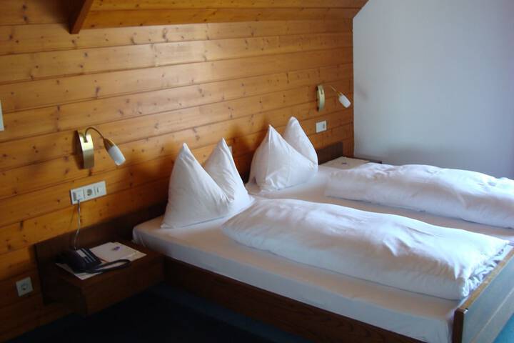 Room 6 of 65