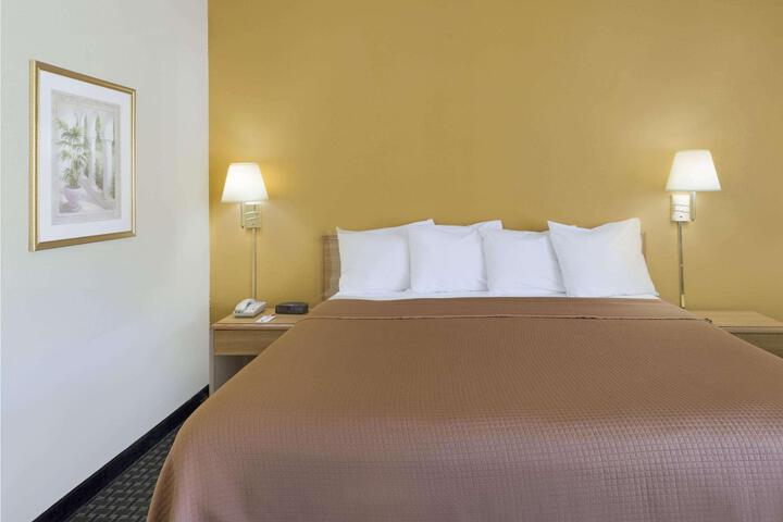 2 Double Beds (3 of 8)
