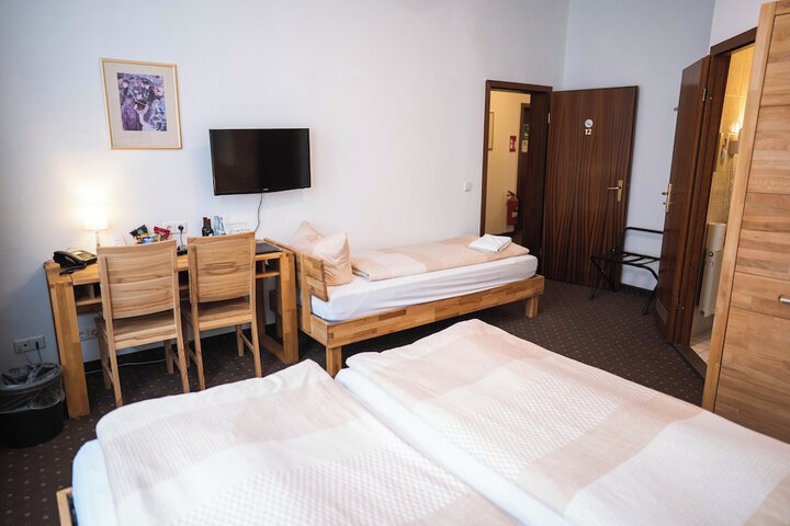 Room 12 of 38