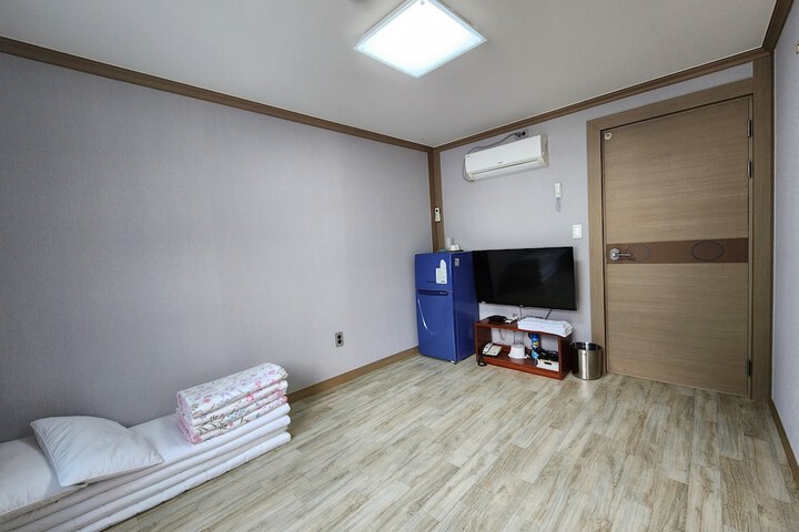 Room 16 of 29