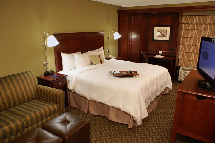 1 King Bed (10 of 11)