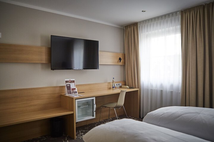 Room 5 of 38