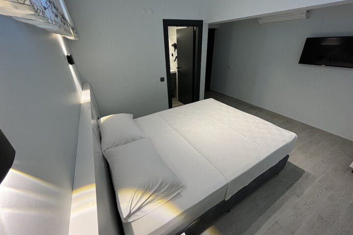 Room 4 of 46