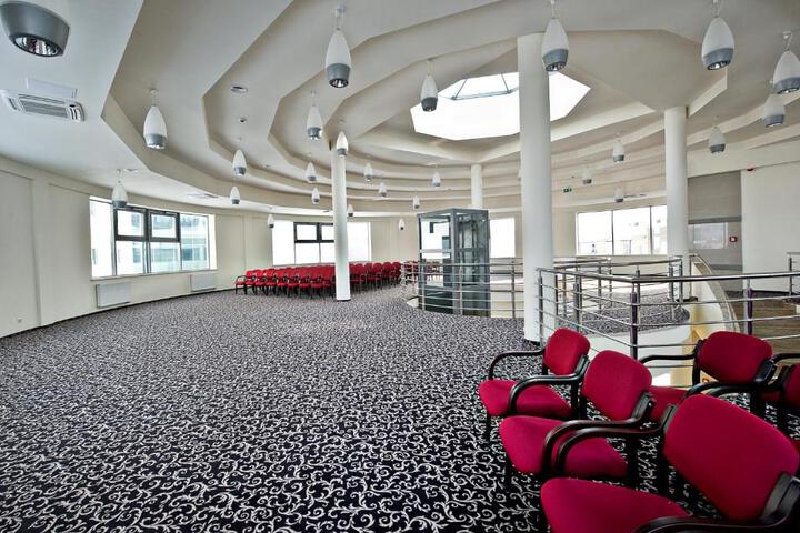 Business Center 17 of 23